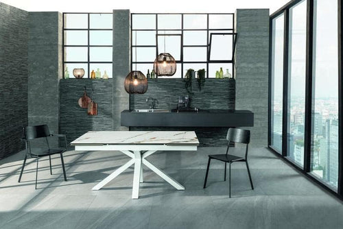 SOLOLED Ausziehbarer Esstisch 160-240 cm Keramik auf Glas Metallbeine Calacatta
